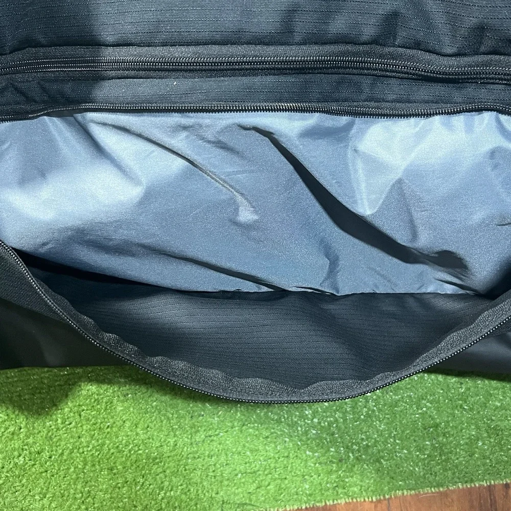 Memphis Tigers Team Issue Duffle Bag Nike Tiger Track & Field Gym Bag EUC UofM